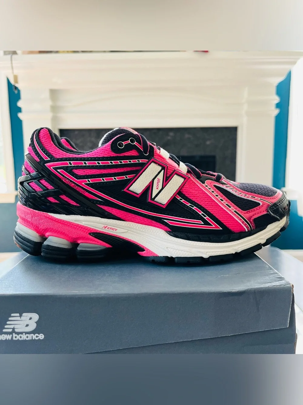 New Balance 1906R Pink/Black Women’s Mesh Lace-Up Sneakers U1906RMD